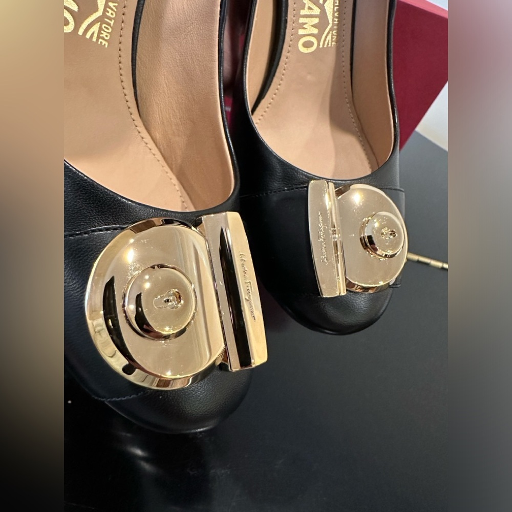 Salvatore Ferragamo NWT Luxury Classic Chic RARE Authentic Fiamma Black Pumps - Picture 13 of 17